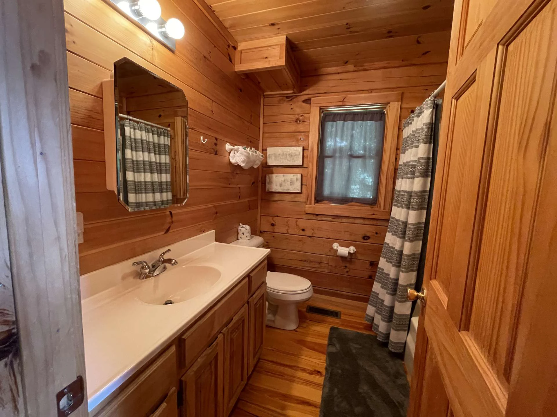 Image number 11 for the current listing